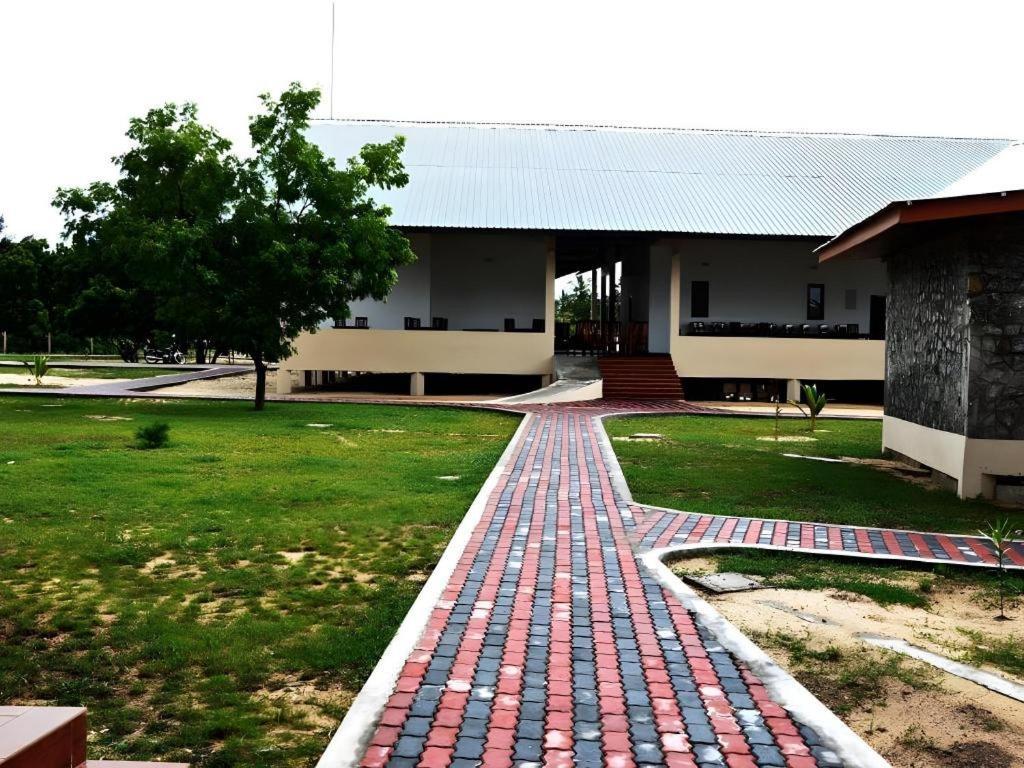 Naaval Hotel Batticaloa Exterior photo