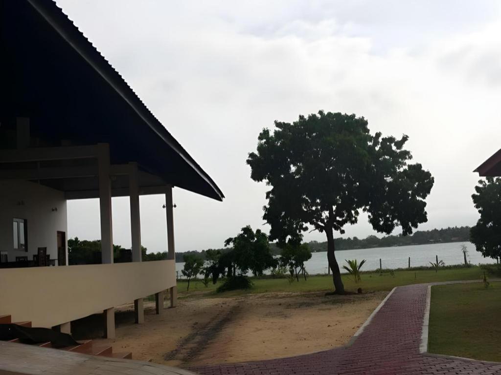 Naaval Hotel Batticaloa Exterior photo